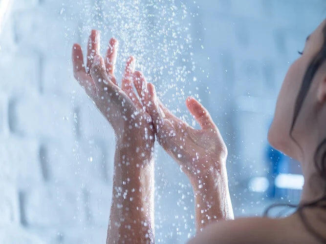 Les 6 bienfaits à connaître d’une douche froide régulière.